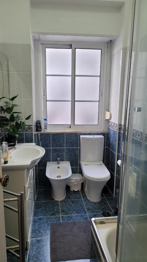 Room Atalaia- Ideal For Single Lisboa المظهر الخارجي الصورة